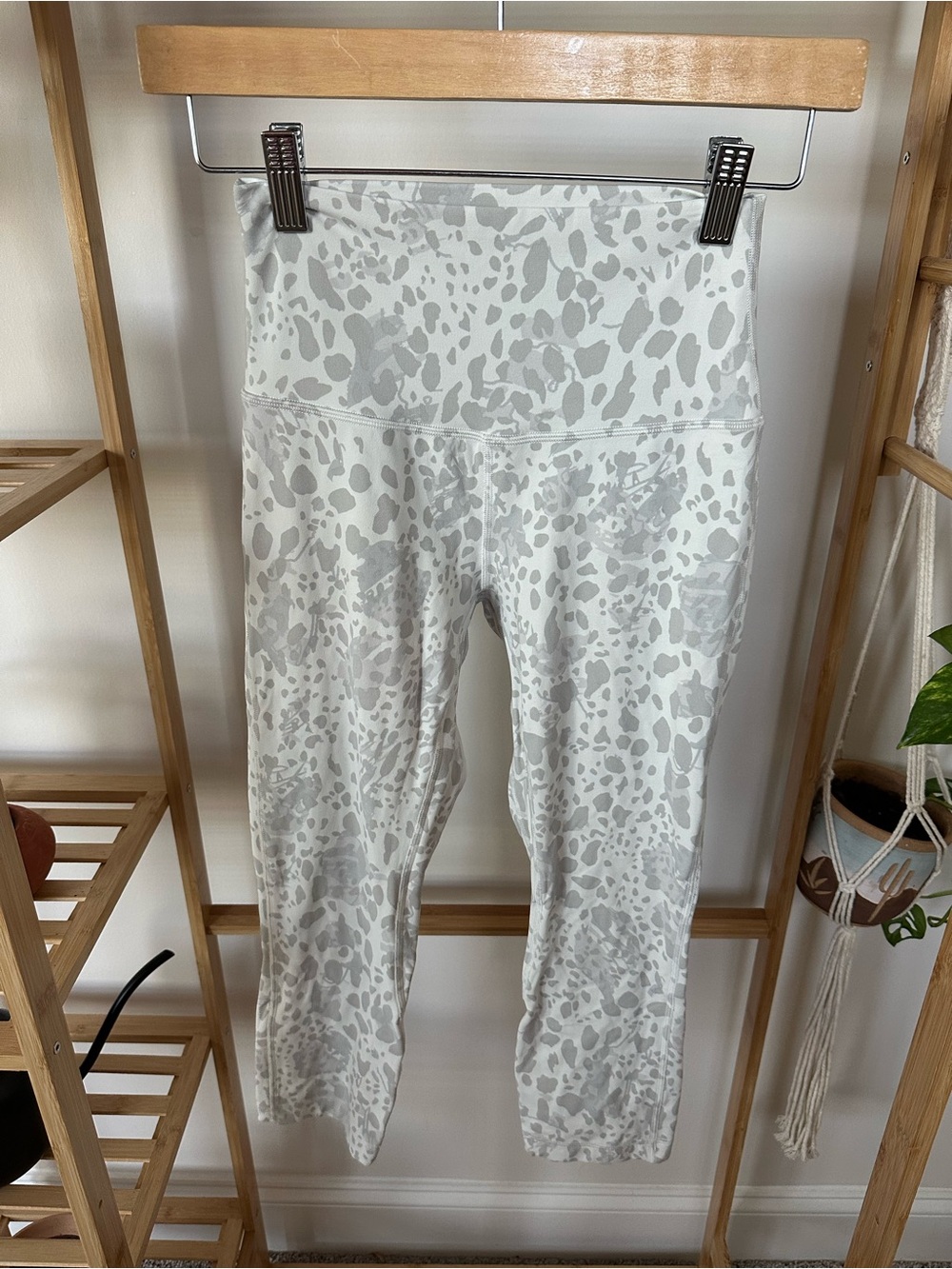 Lululemon Athletica High Rise Crop Leggings